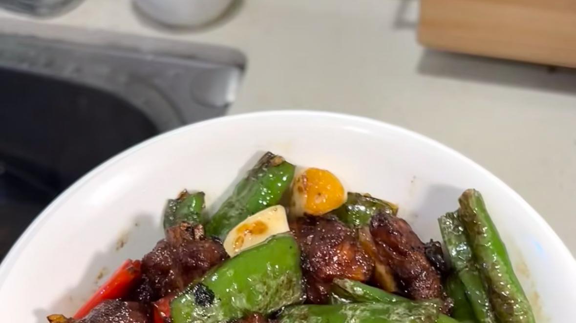 镬气里的交响：虎皮尖椒豉汁排骨