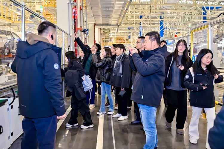 华系巅峰  岚图泰山26天狂揽5000台刷新交付纪录