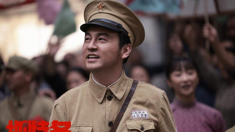 《抓特务》：冯小刚把“抓特务”拍小了！真正把特务“逼”成模范的，不是肖大力！