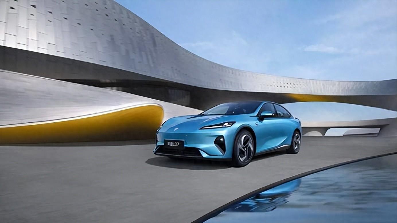 智驾硬件军备竞赛的平民化突围——深蓝L07与领克07 EM-P的标配逻辑