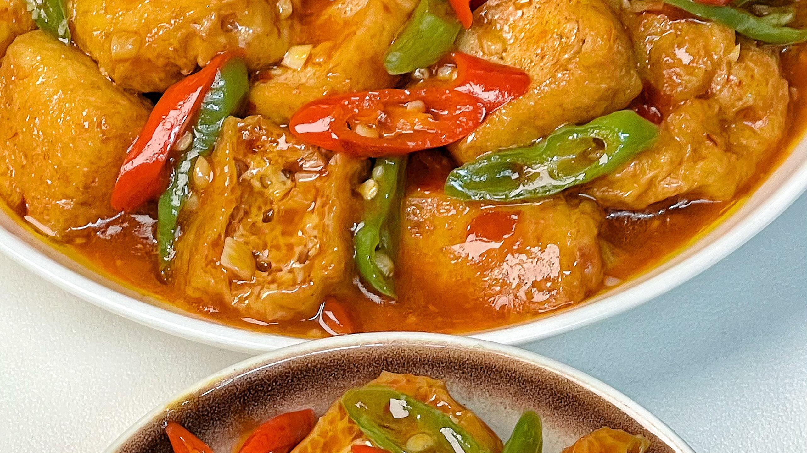 辣椒炒油豆腐：一道能让米饭“遭殃”的家常美味！