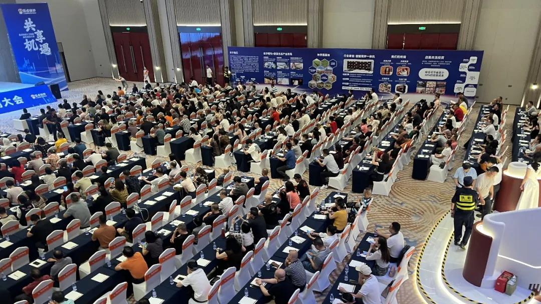 成长最快的方式，是研究赚钱而非盲目学习，而是能力的变现，研究赚钱，通过商业逻辑倒逼自己快速升级的成长