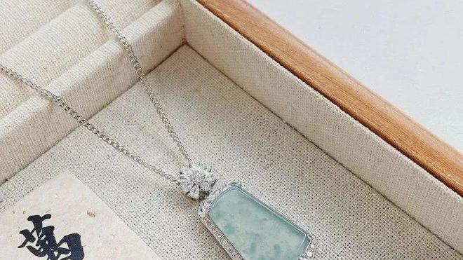 翡翠中的绿色真的会长吗？听听专家怎么说