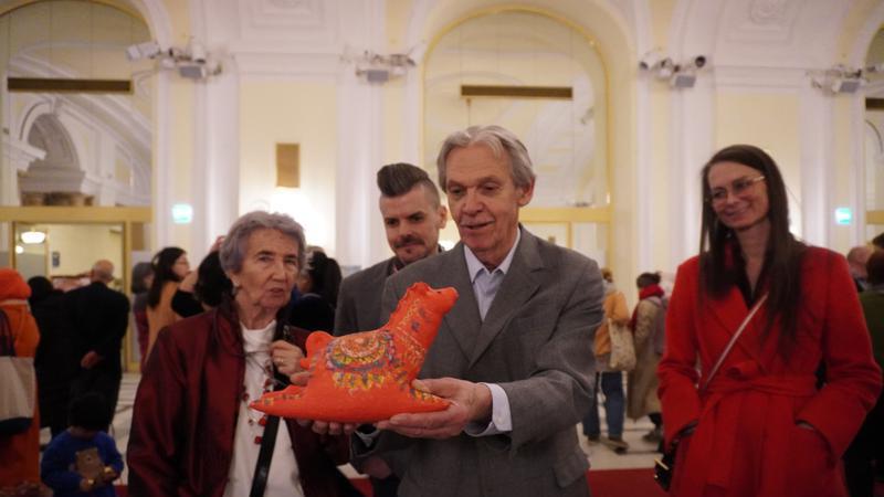 非遗纸塑骏马奔赴维也纳 厦门艺术家陈开展作品献礼中奥建交55周年