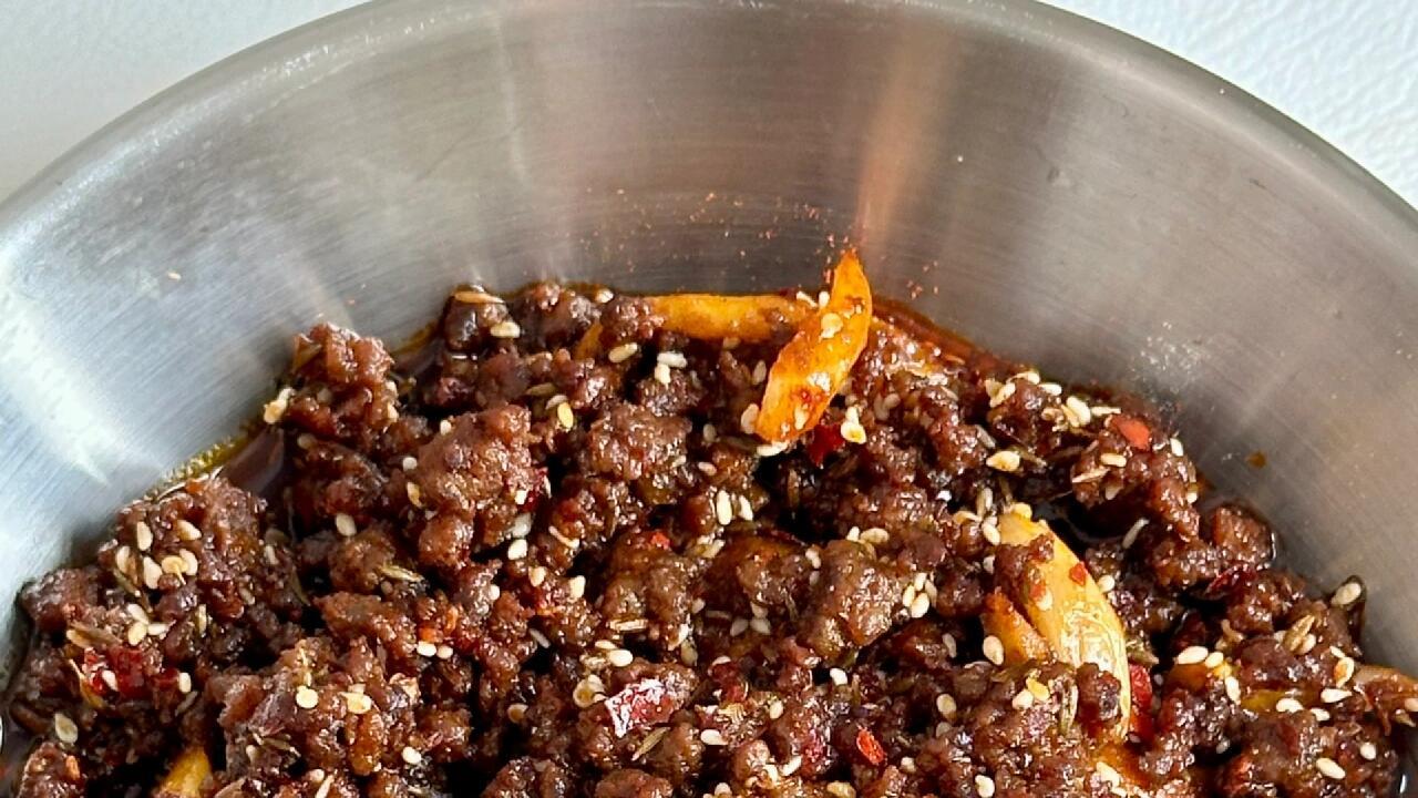 香辣孜然牛肉粒拌饭：一碗能让人幸福到冒泡的米饭杀手