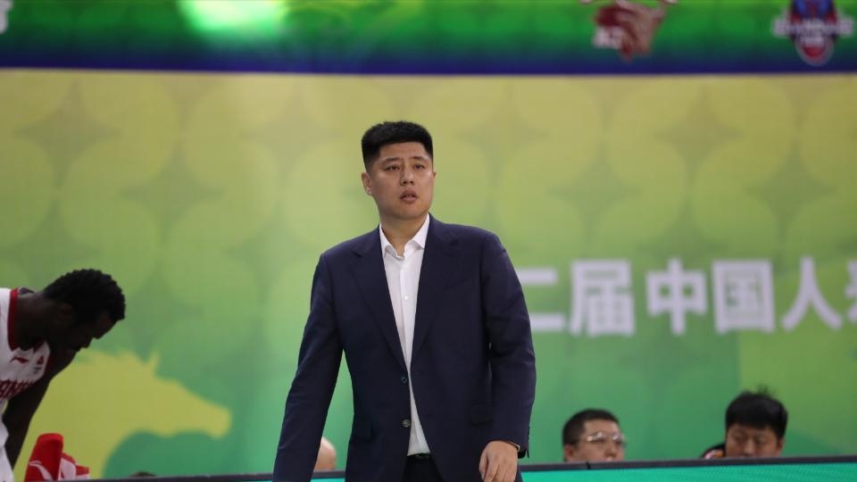 裁判抢戏！送上海57次罚球，罚掉山西6人+罚球消失术，教练组+解说员直呼：没见过