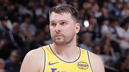 湖人爆冷负国王惨遭三连败，你认为他们是否需要进行交易？