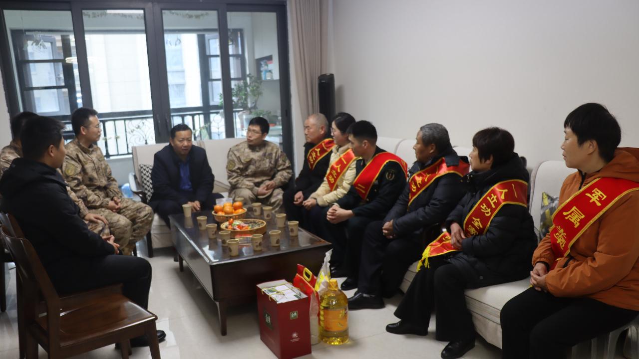 南阳市示范区：锣鼓喧天传捷报  军功荣耀暖人心