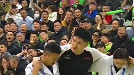 CBA俱乐部杯裁判重伤，跟腱受伤直接离场！