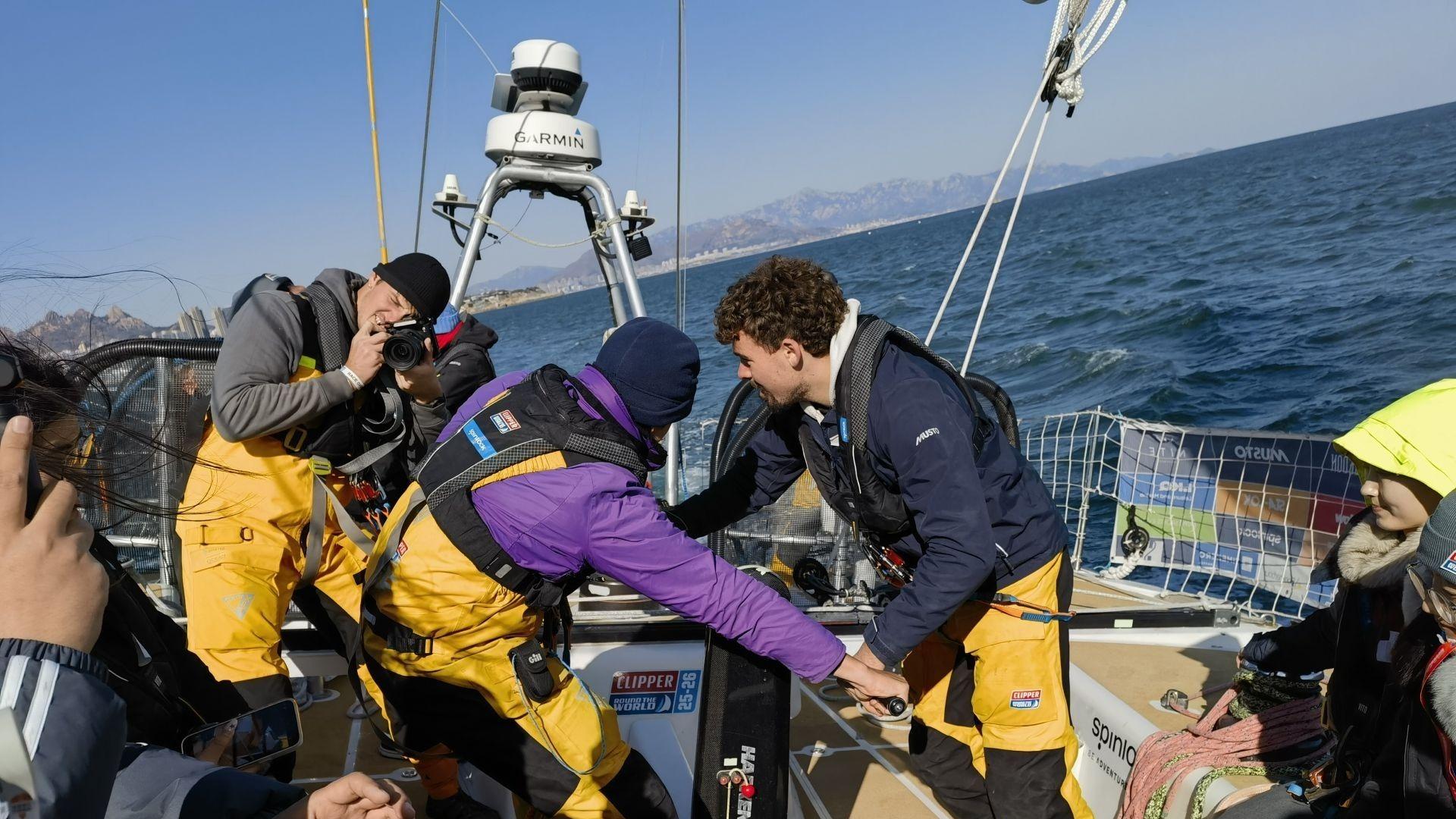 扬帆浮山湾！市民登上克利伯大帆船，解锁航海新体验