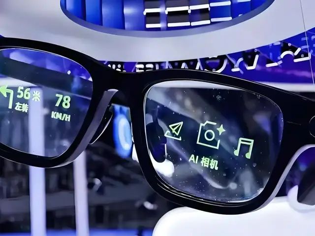 AI眼镜元年，狂欢背后的鸡毛