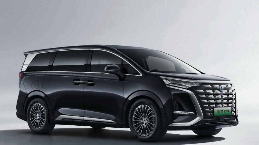 太争气！比亚迪连续四年蝉联《胡润汽车品牌榜》中国汽车品牌第一