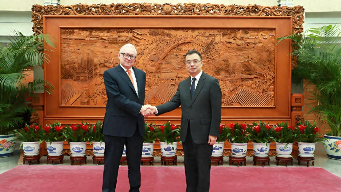 别只盯着俄乌战场！真正的大棋，正在北京悄悄落子