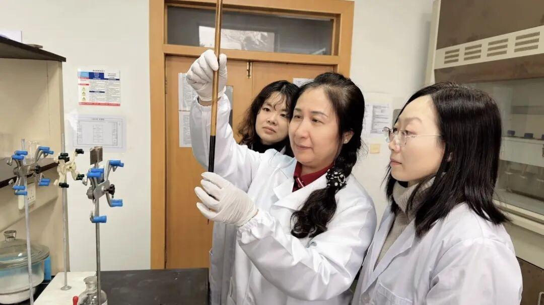 用坚守诠释责任 用行动彰显担当