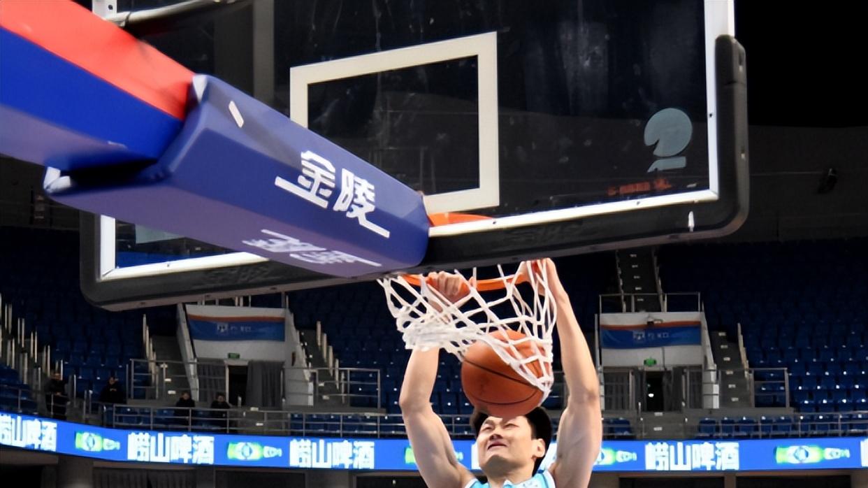 青岛男篮82比74战胜吉林，3人得分上双，韦瑟斯庞独砍24分，终结吉林主场连胜