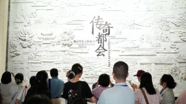 户外“首秀”！2026年佛山社科普及周主题日活动举行，社科专家带队环两江