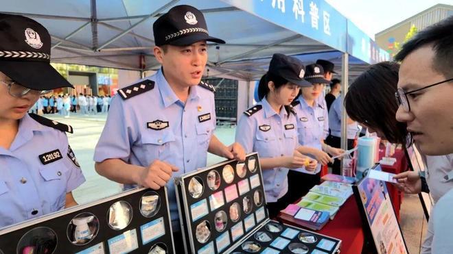 雄安公安联合多单位开展“6·26”国际禁毒日主题宣传