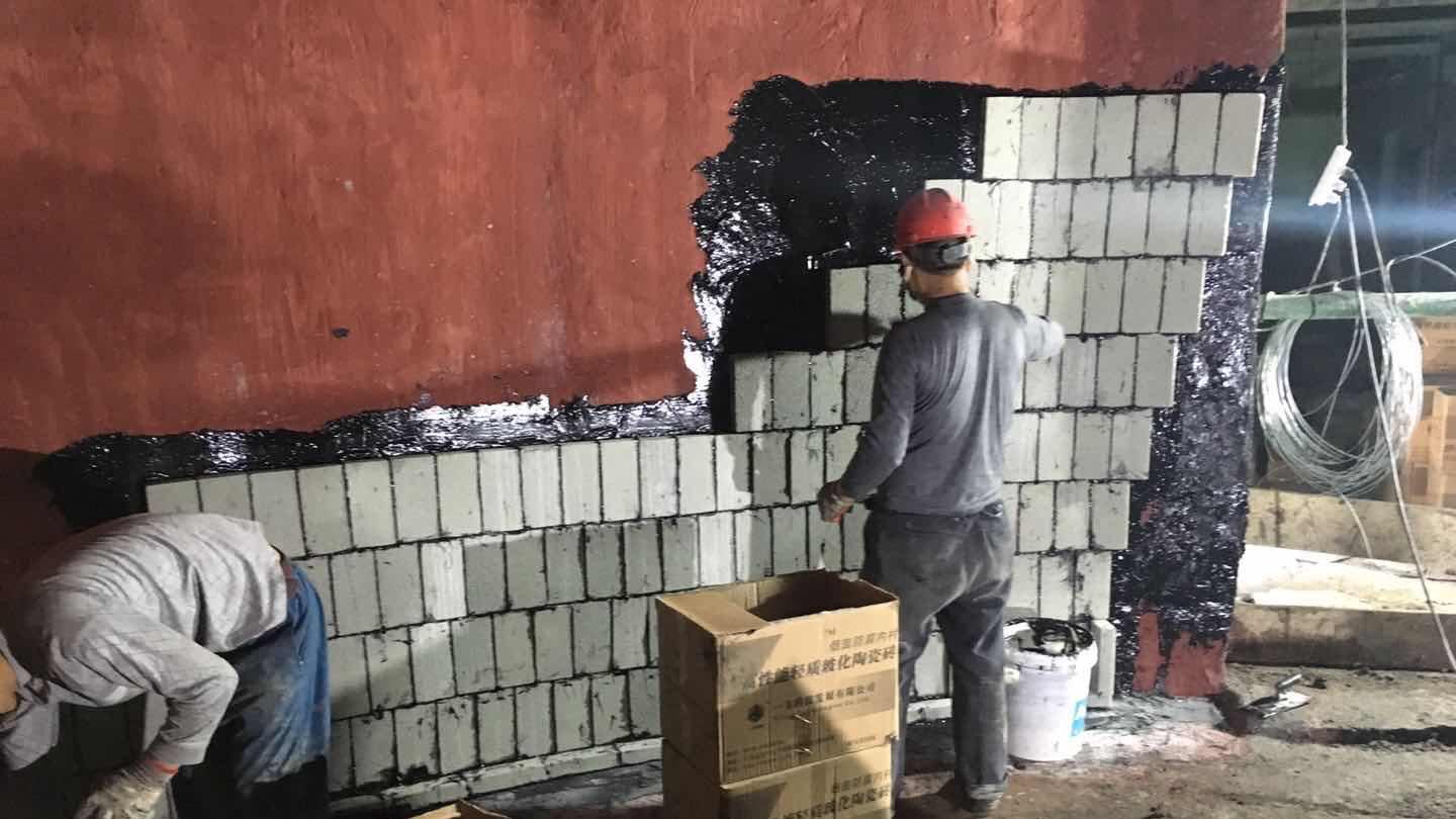 烟囱内壁防腐贴玻璃砖竣工 耐腐防渗