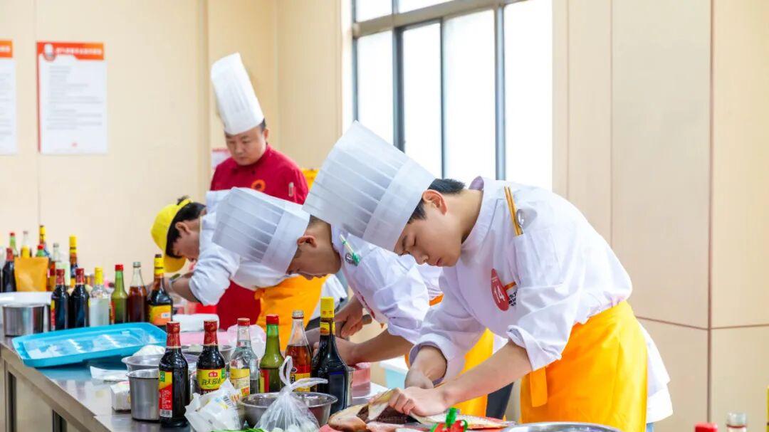 人工智能发展迅猛，学厨师还有出路吗？