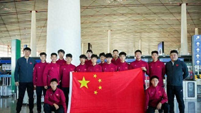 解决韩鹏说的基本功差的办法，请日本教练做示范课，国内教练照做