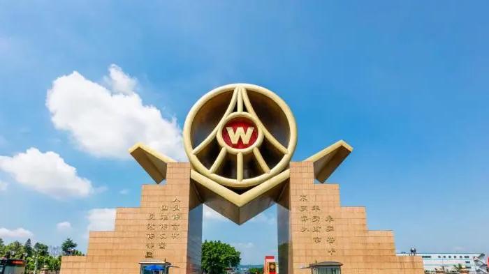 邓敏任五粮液集团董事长，五粮液集团换帅完成工商变更