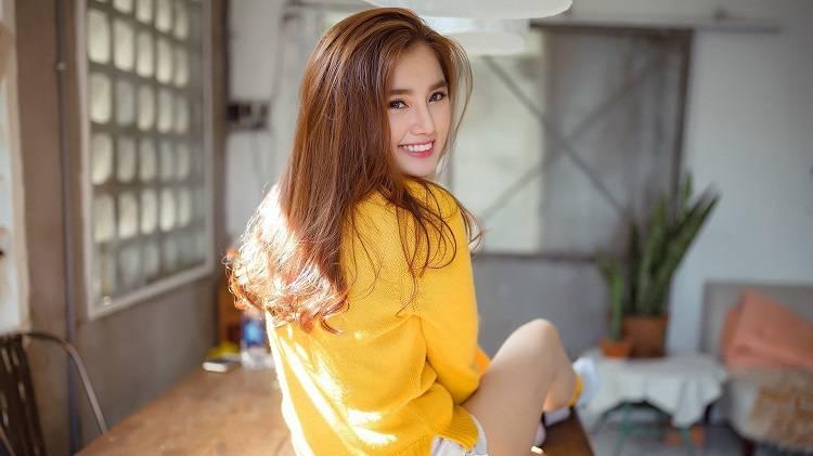女人遇见心动的男人，八成会有以下几个表现