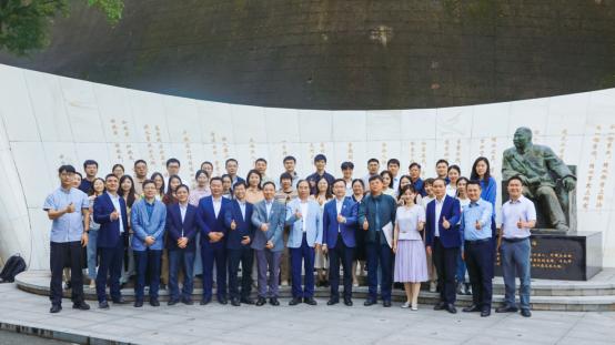 中国教育学会副会长王定华走进黄炎培中学，为教师专业成长赋能