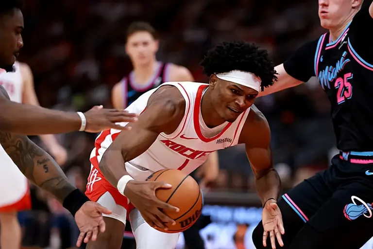 如果火箭早点不让他打控卫，球队的战绩可能会大幅提升吗？