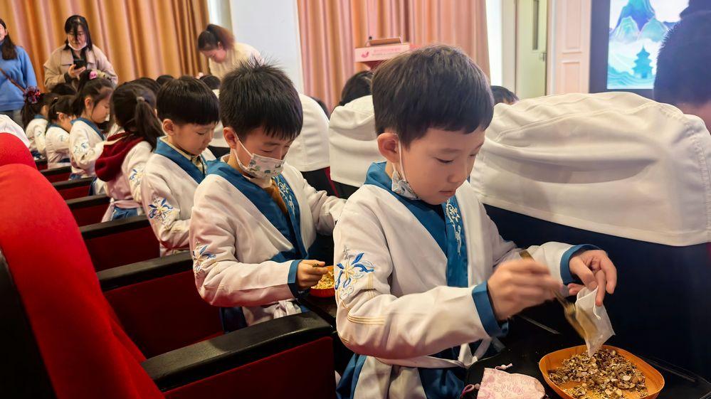 桓台县妇幼保健院：“小小中医师”沉浸式体验国粹中医药