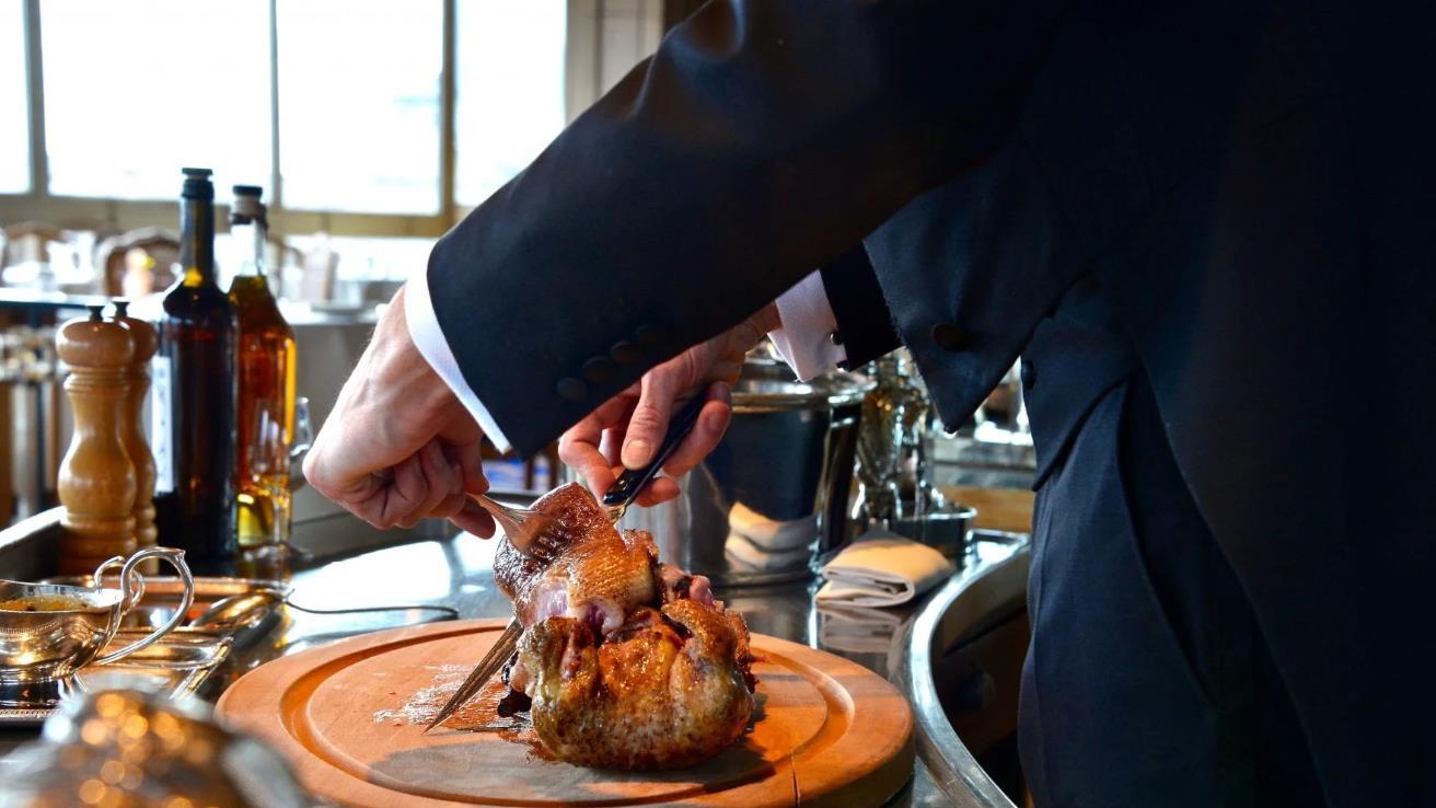 为什么皇室和明星都在这里吃鸭？这家巴黎传奇餐厅的名鸭册绝了！