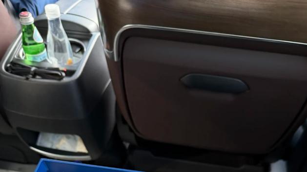 花88坐九分钟豪华车，值不值？普通车喊师傅，豪华车称先生