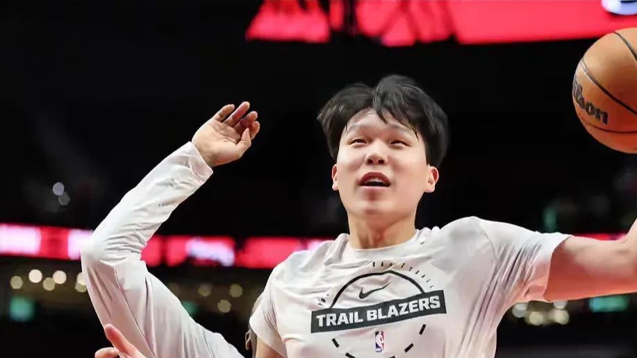 杨瀚森大爆发！NBA全明星新秀赛10+2全队第二！假动作晃过克林根