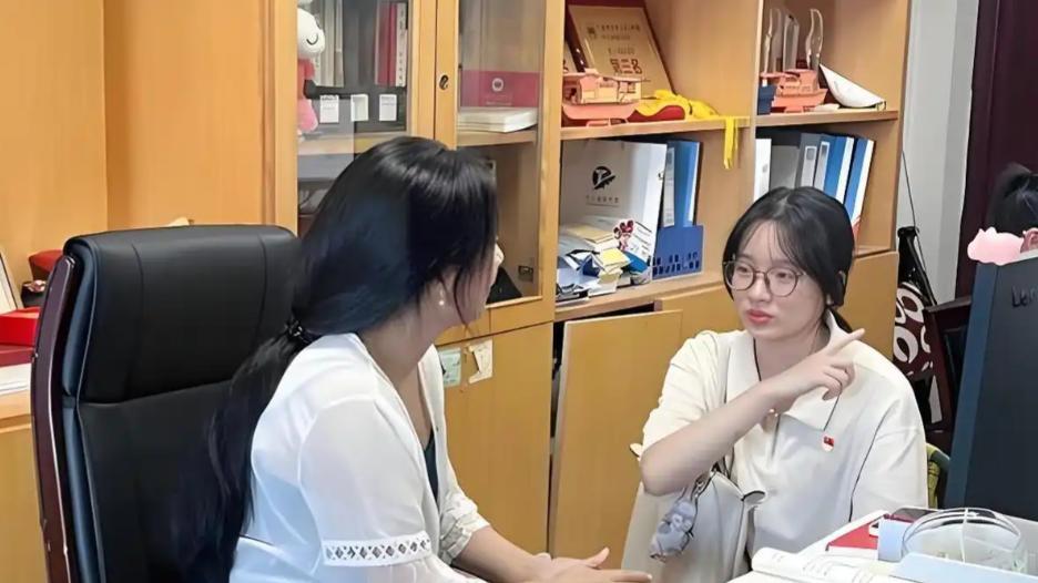 交着昂贵学费去实习，如同廉价卖身，当代大学生为何任人收割？