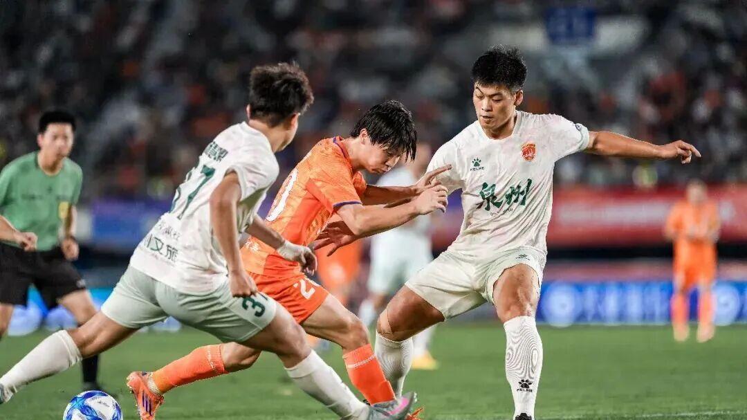 泉州队0比2不敌厦门队，输赢笑笑，继续战斗！
