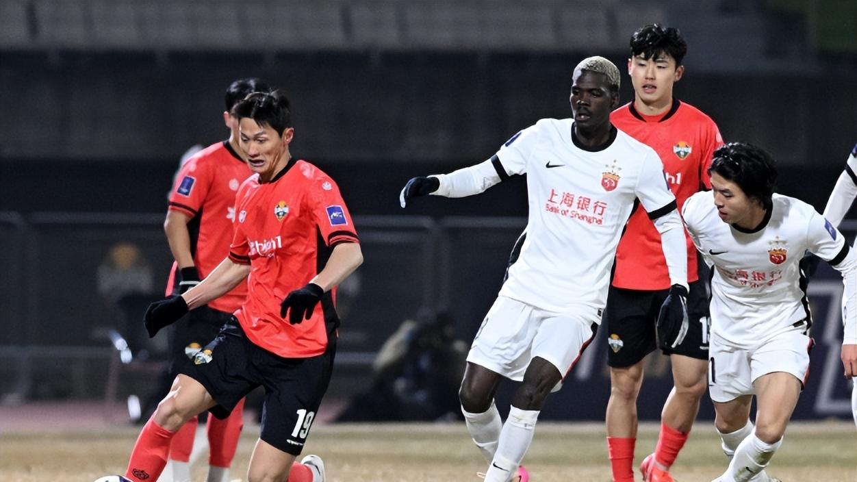 一场0：0看出海港新外援真实力，穆帅收获意外之喜，中场新定海神针