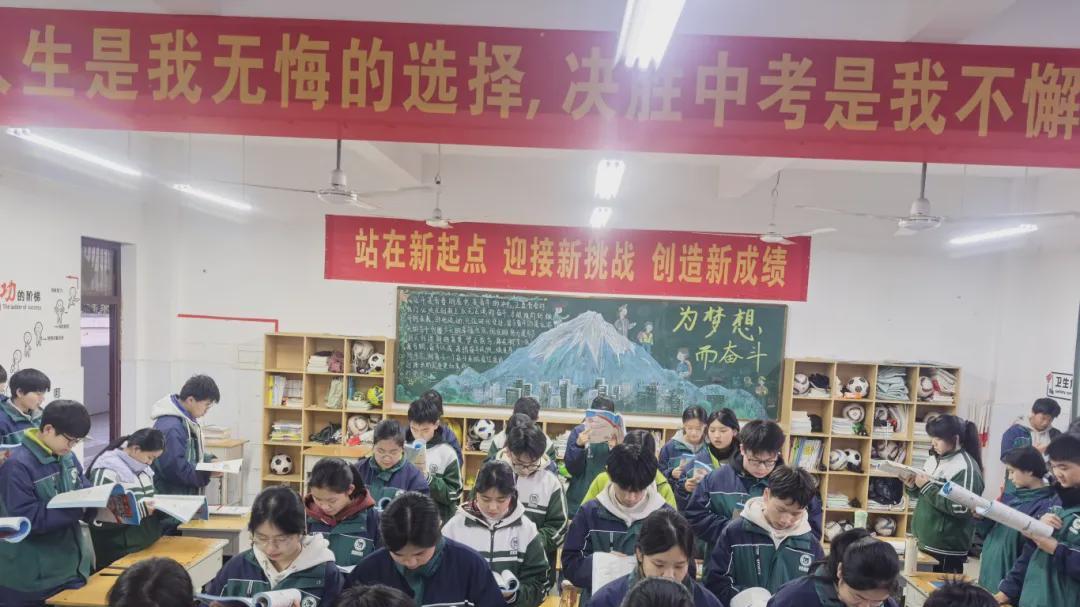 信阳市第一初级中学赵磊：跑道与讲台之间 丈量成长的步伐