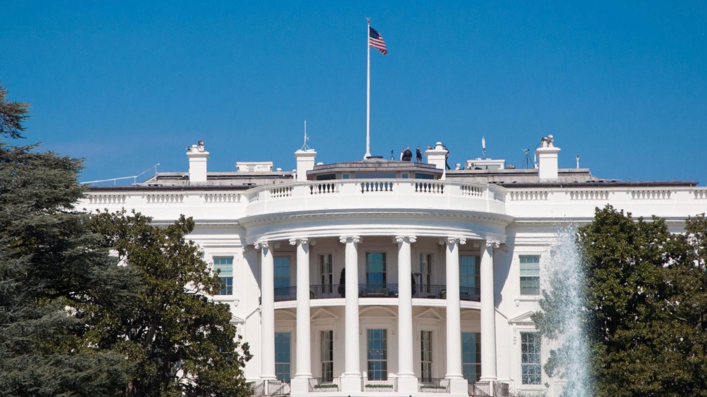 中方明牌警告美国，话音刚落，特朗普改口了，不敢再提卡中俄脖子