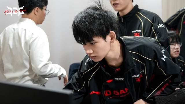 LPL第一赛段：惊蛰小虎突然爆发！WBG跟JDG争夺全球先锋赛门票