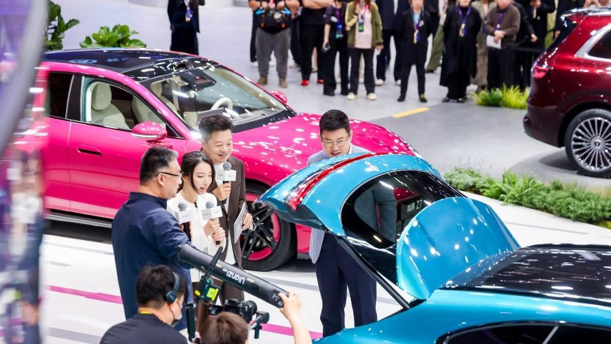 全栈技术赋能体系，鸿蒙智行定义智能出行未来格局