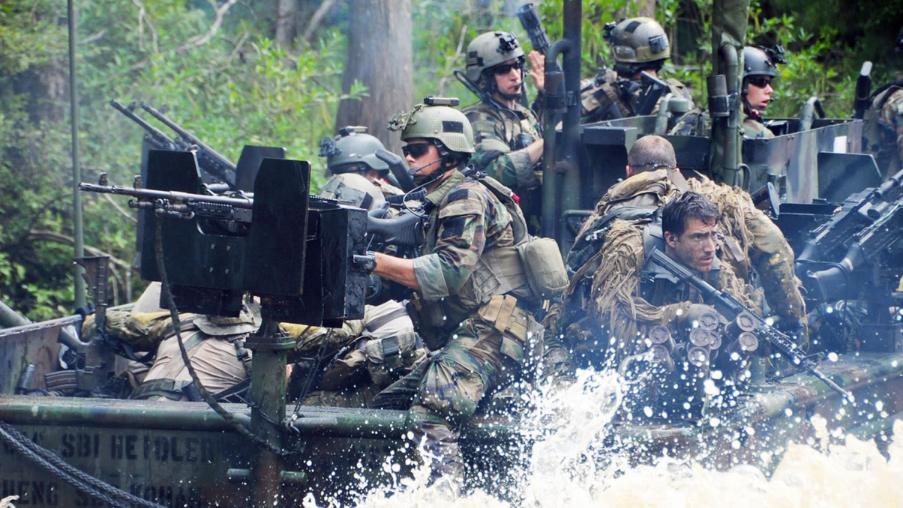 若1万特种兵回到古代，能横扫10万大军吗？