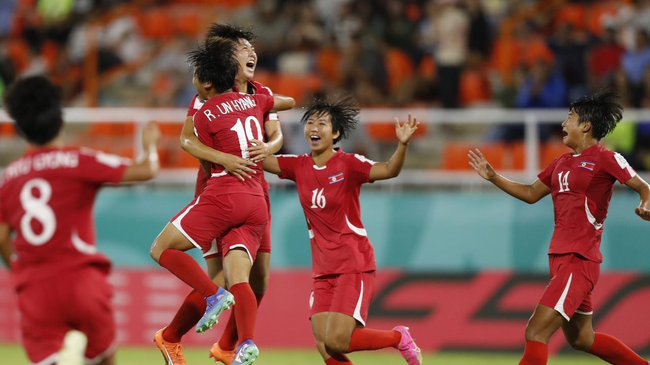 女足亚洲杯：3-0，朝鲜完胜中亚劲旅，迎开门红，明有成戴帽