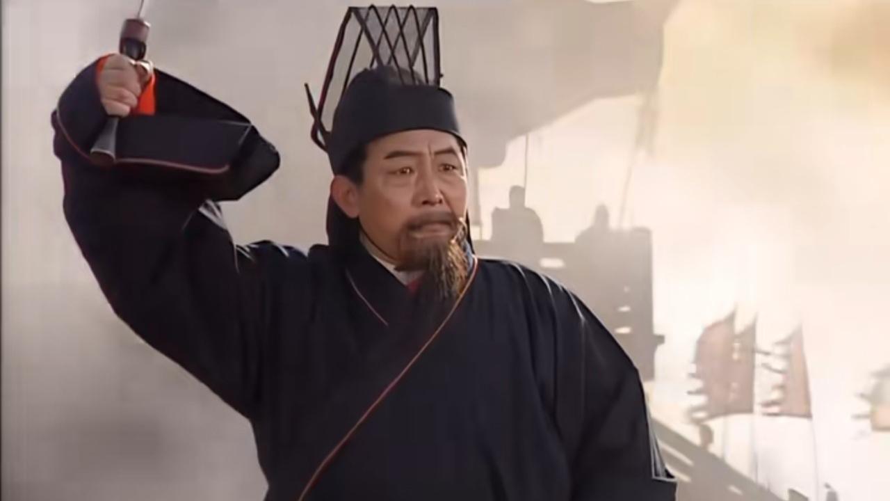 国贼董卓被铲除后，王允应该怎么做才能掌控局势？