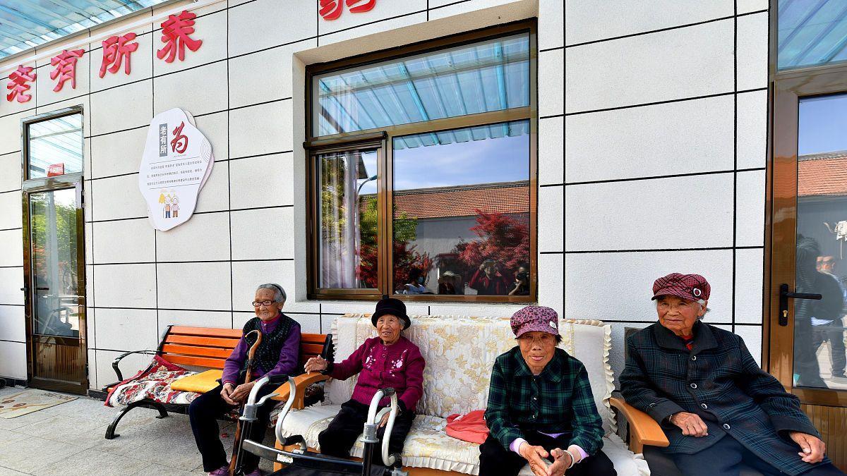 62岁大爷接母亲回家尽孝心，家却散了，是谁的错？