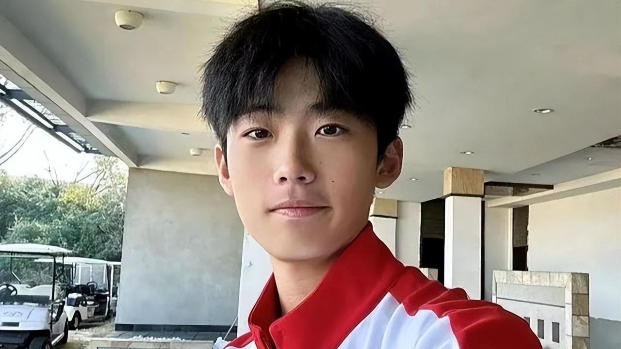 横空出世！U19国足前锋收到多支球队邀请，年薪超100万