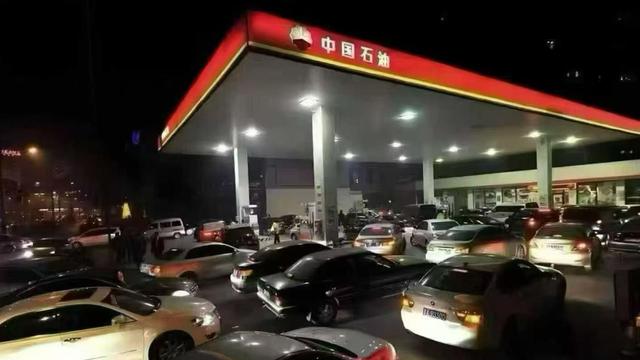 油价重回“9元时代”，想省钱就买比亚迪插混