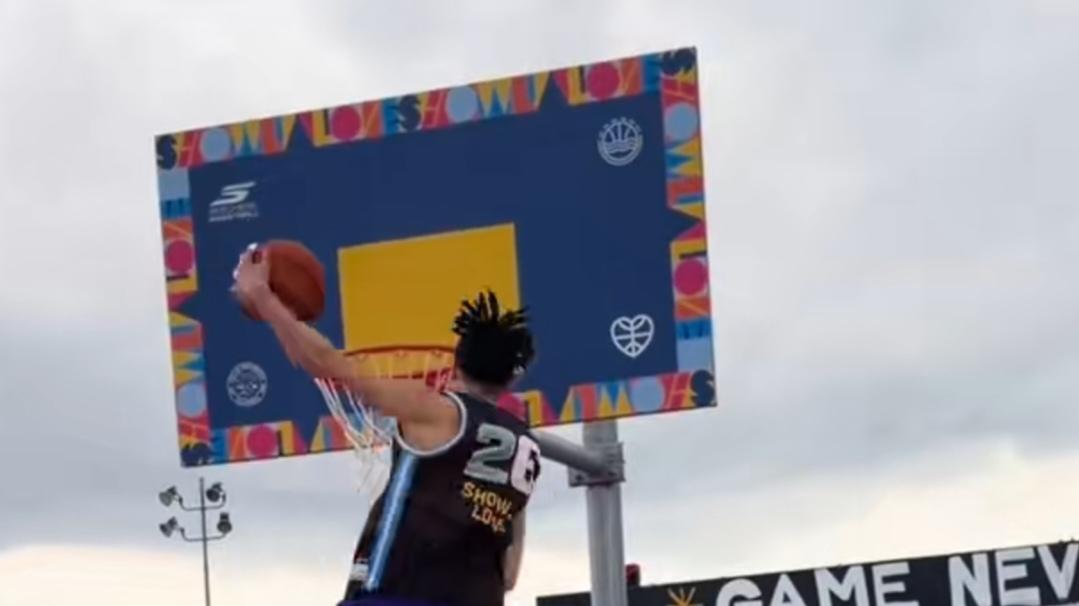 40岁国产扣篮王称霸美国街头，现场将汽车赠予四孩母亲