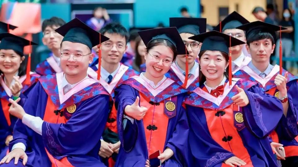 清华也低头了，大量毕业生选择了民营企业