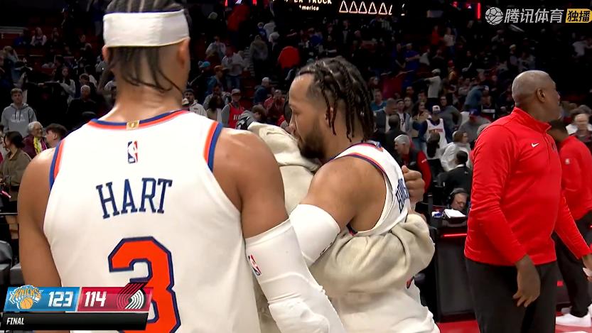 开拓者憾负！小杨被DNP，阿夫迪亚伤退，赛后利拉德一把抱住布伦森