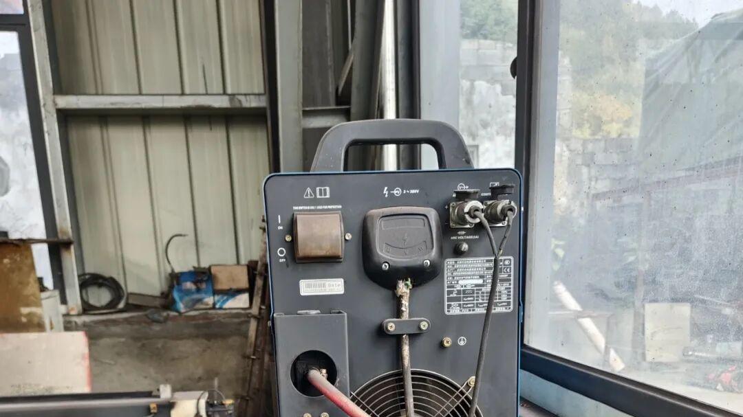 “这机器还要接地？”面对检查人员质问，安管员的反问令人后怕