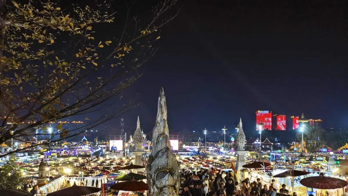 澜沧江边，星光夜市（夜市）
